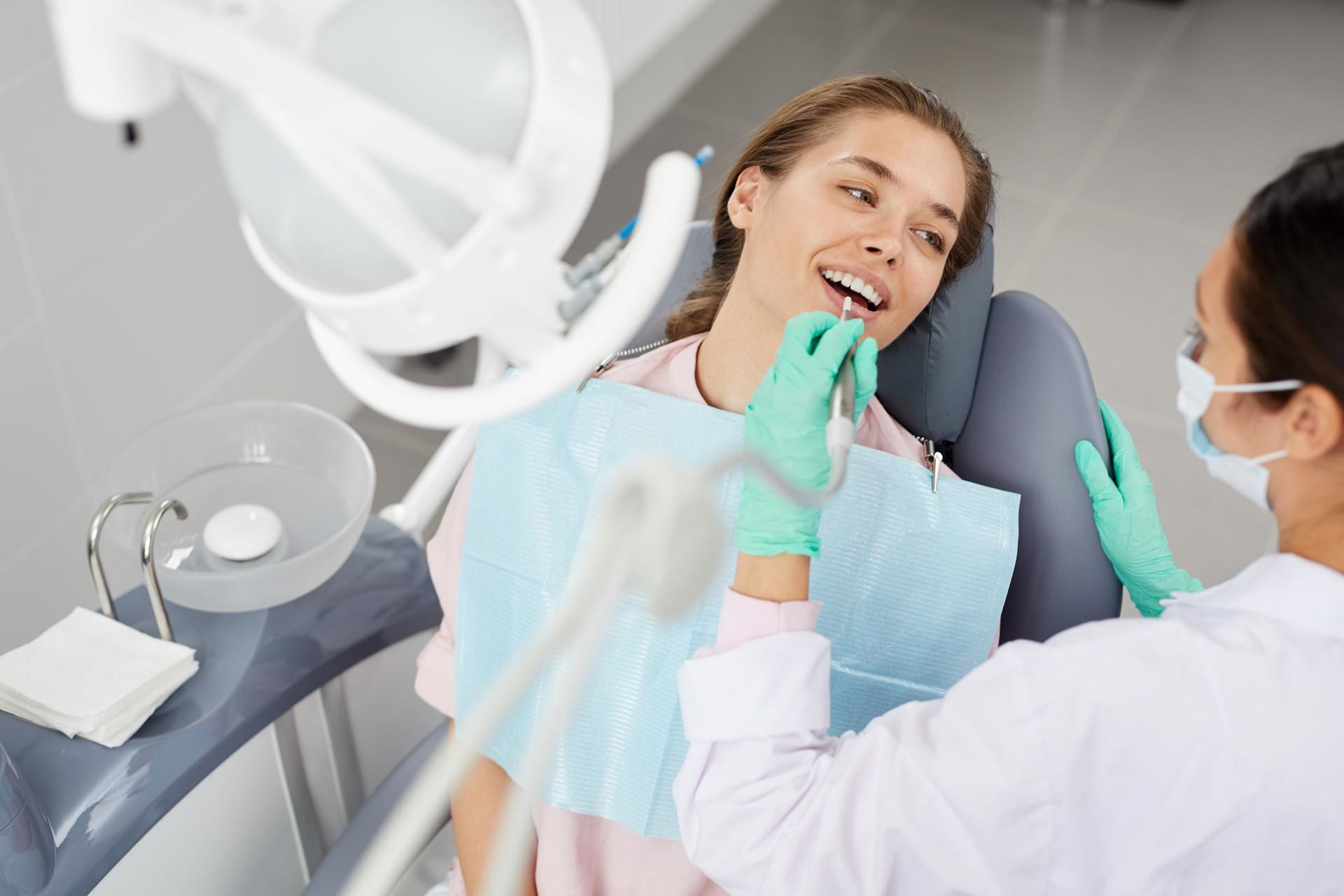 Paciente en consulta antes de una extracción dental