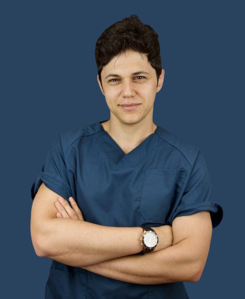 El Dr. David Cardona, dentista en Tauste, en Clínica Cardona